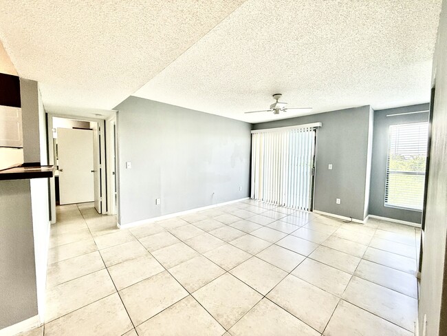 Building Photo - 455 Alt 19