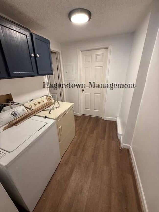 Building Photo - Duplex