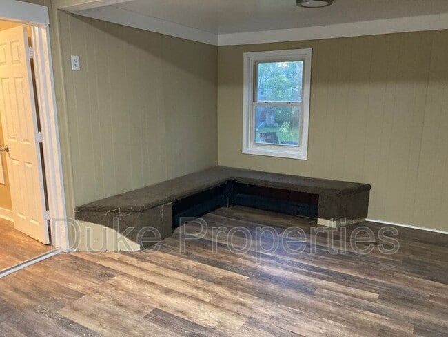 Building Photo - 431 W State St