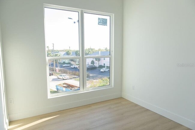 Building Photo - 3826 Pompano Dr SE