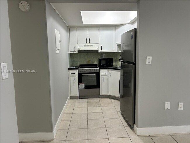 Building Photo - 335 SW 20th St