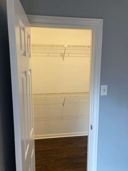 Building Photo - 13715 Kenner Ave