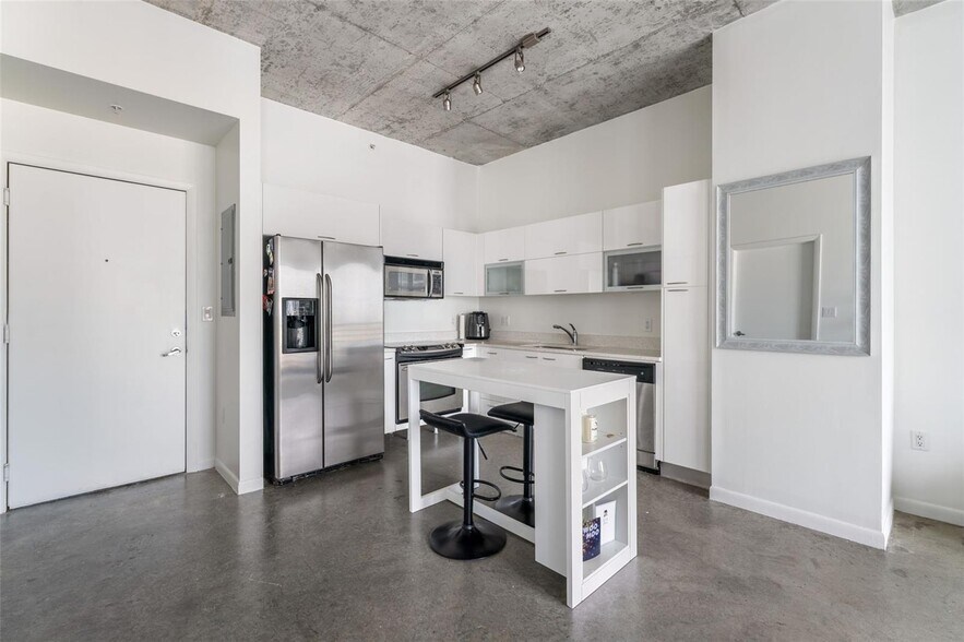 Building Photo - 133 NE 2nd Ave