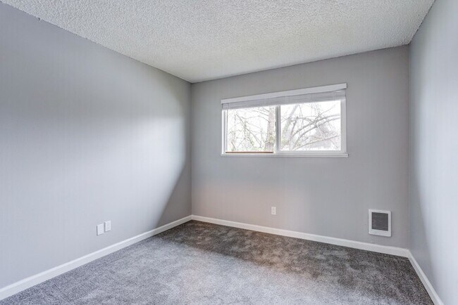 Building Photo - First Month Rent Special! Bright Upper 2-Bedroom with Balcony