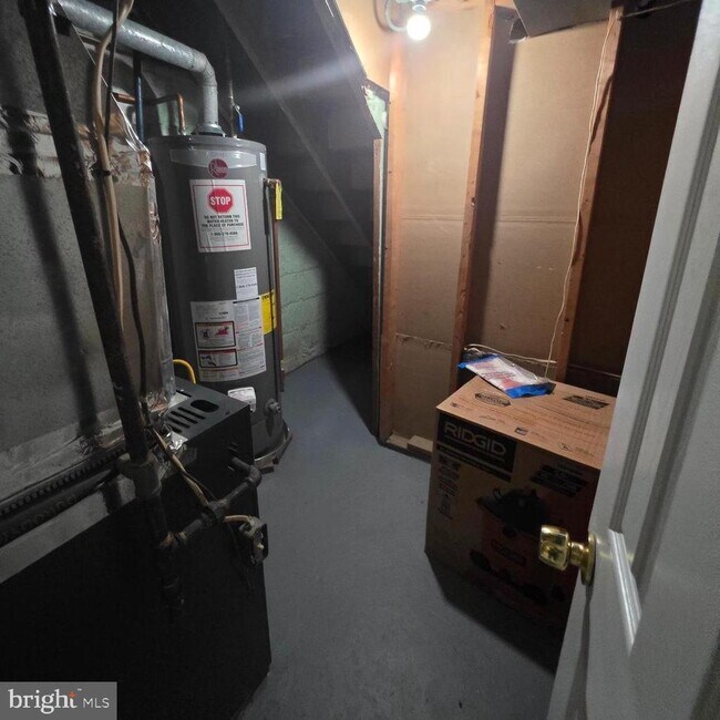 Building Photo - 5305 Central Ave SE