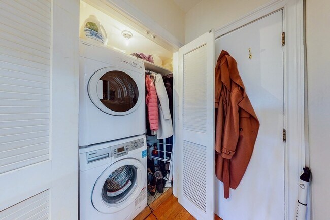 Building Photo - 320 Commonwealth Ave