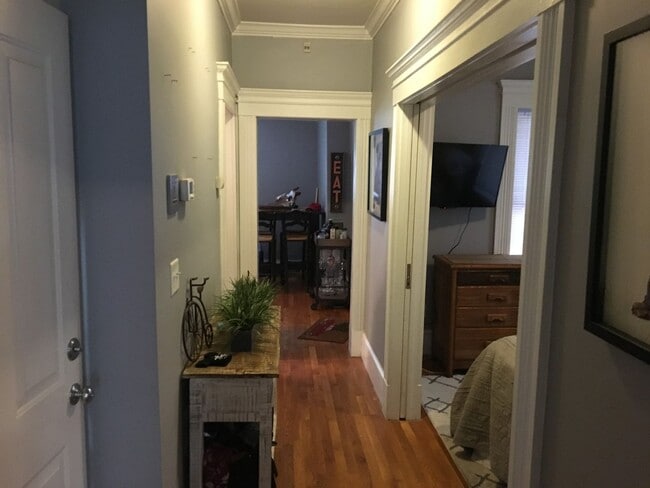 Building Photo - Renovated 1 Bedroom w/ Central Air + Modern Finishes | South Boston | 9/1/2026