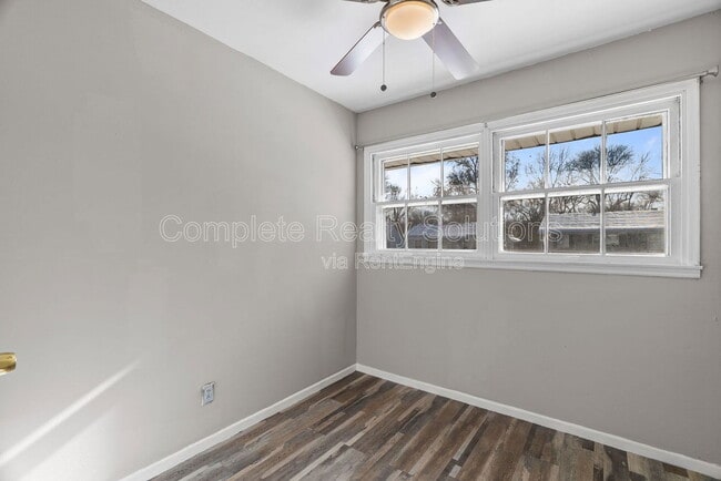 Building Photo - 409 Caithness Rd