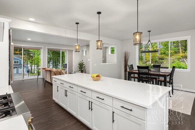 Building Photo - 1762 NE Crystallia Ct