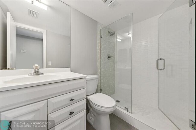 Building Photo - 2885 SW 22nd Ave