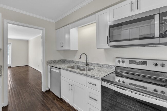 Building Photo - 2824 Wayland Dr
