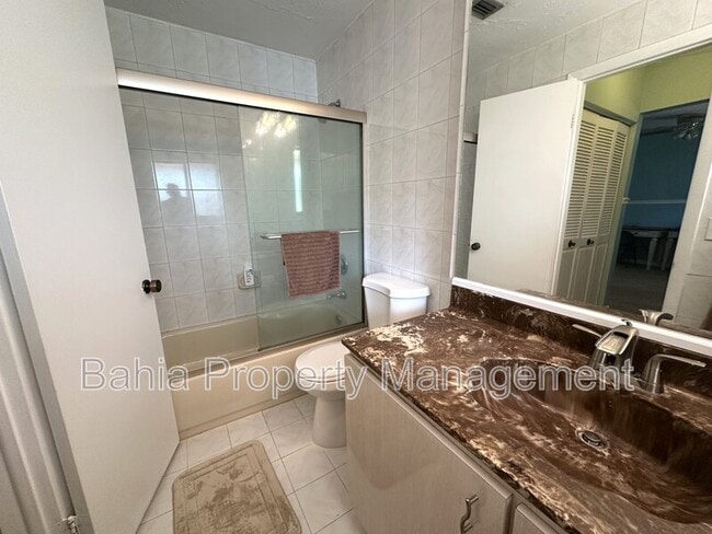 Building Photo - 3730 Alcantara Ave