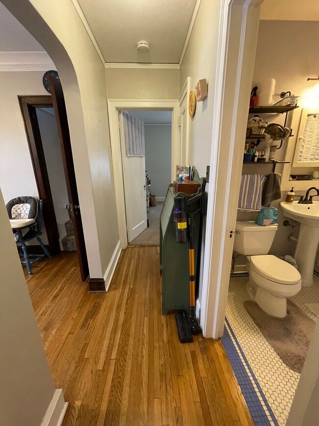 Building Photo - AVAILABLE JULY - 3 BEDROOM/1.5 BATHROOM HOME
