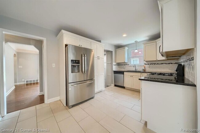 Building Photo - 3015 N Wilson Ave
