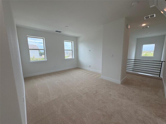 Building Photo - 400 Treadwell Ln