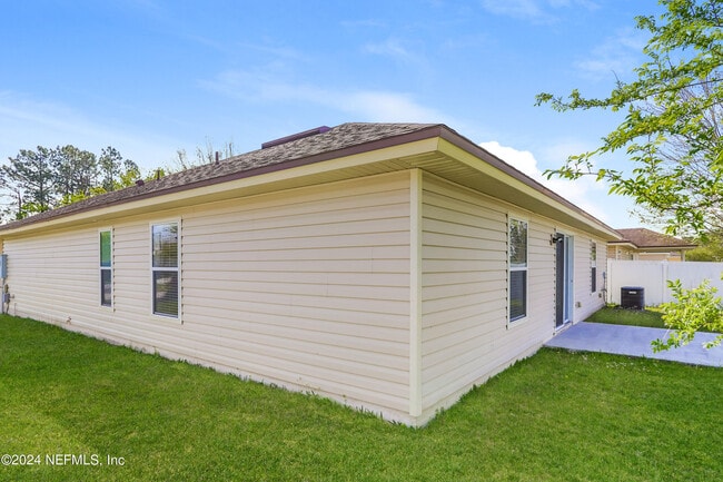 Building Photo - 2308 Bonnie Lakes Dr