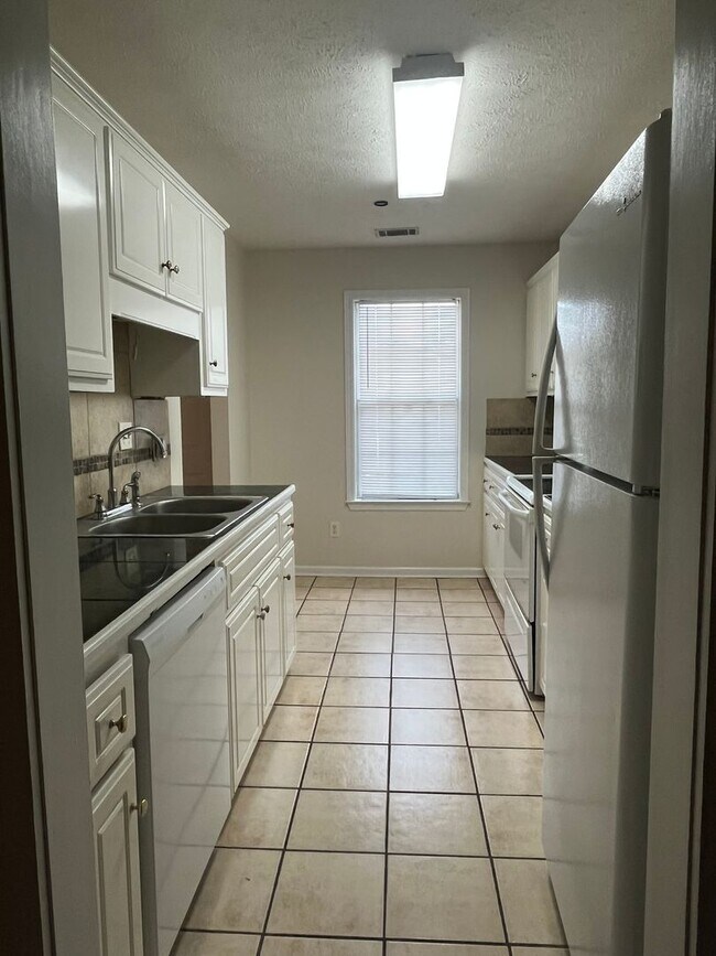 Building Photo - 153 Waverly Point Dr
