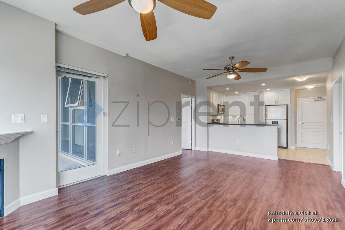 Building Photo - 300 W Beech St