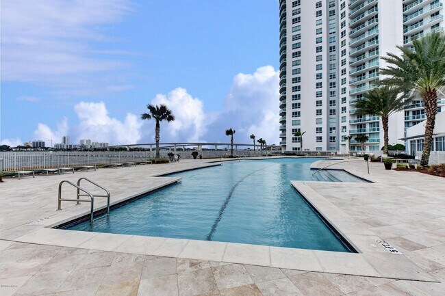 Building Photo - 241 Riverside Dr
