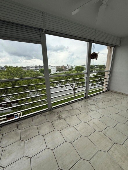 Building Photo - 4024 Newcastle B