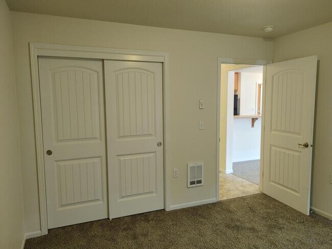 Building Photo - 2250 SW 21st St