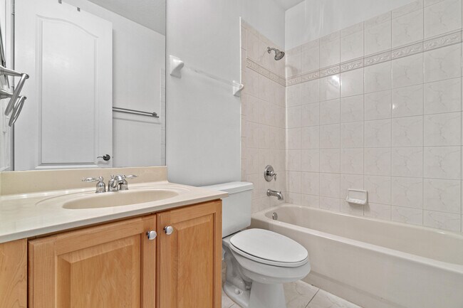 Building Photo - 1030 Murano Bay Dr