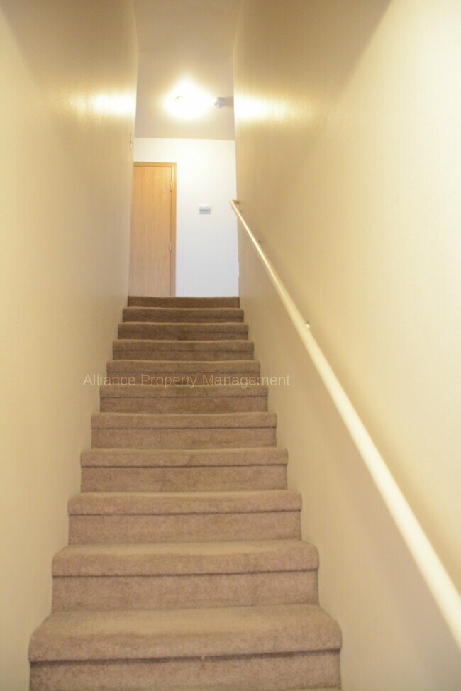 Building Photo - Vattier St. 928-30