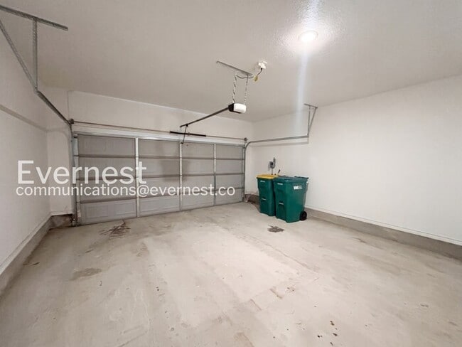 Building Photo - 853 Freedom Cir