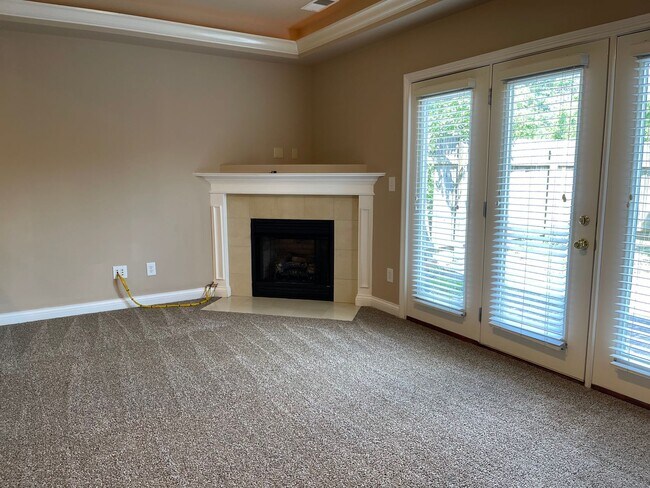 Building Photo - **COMING SOON** NICE 3 BR, 2.5 Bath Townhouse! New Paint & Carpet, Attached Garage, All Electric;