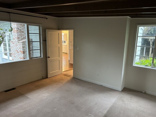 Building Photo - Wonderful 2-Bedroom 1-Bath Home