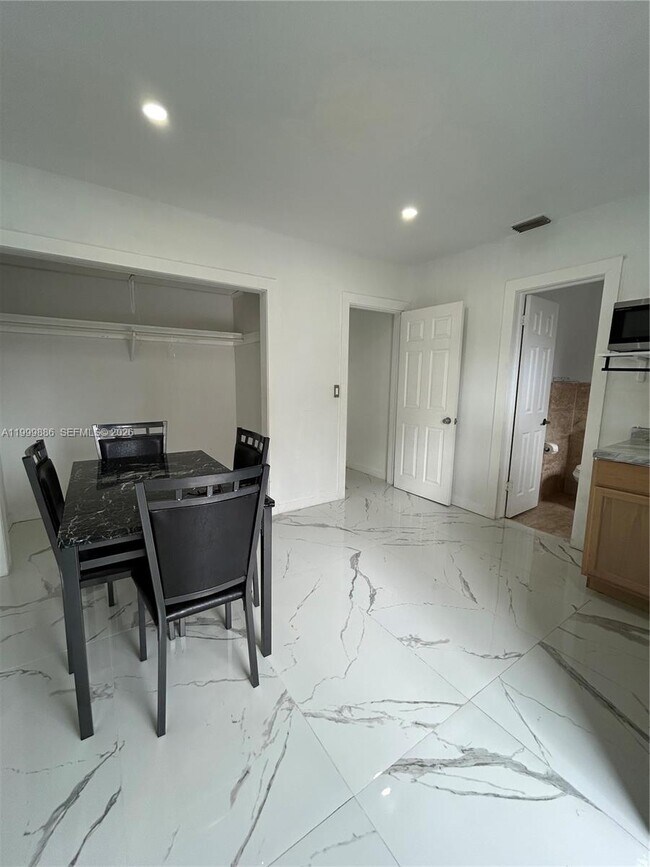 Building Photo - 1081 NW 185th Dr