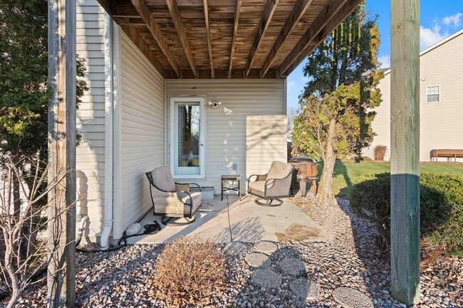 Building Photo - River Point Court Duplex