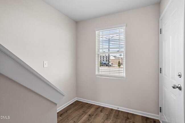 Building Photo - 1021 Peony Ln