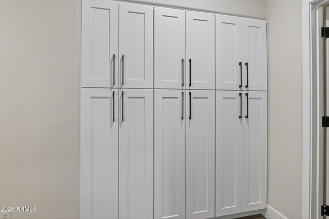 Building Photo - 10587 E Sheena Dr