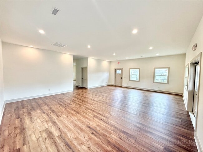 Building Photo - 300 N Jefferson Ave