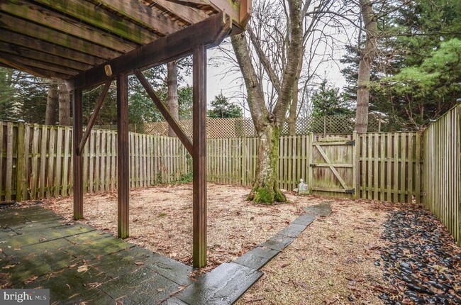 Building Photo - 27 Cross Country Ct