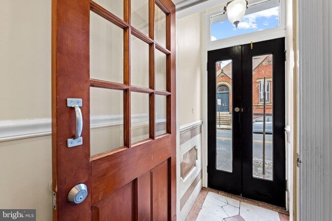 Building Photo - 1402 Light St