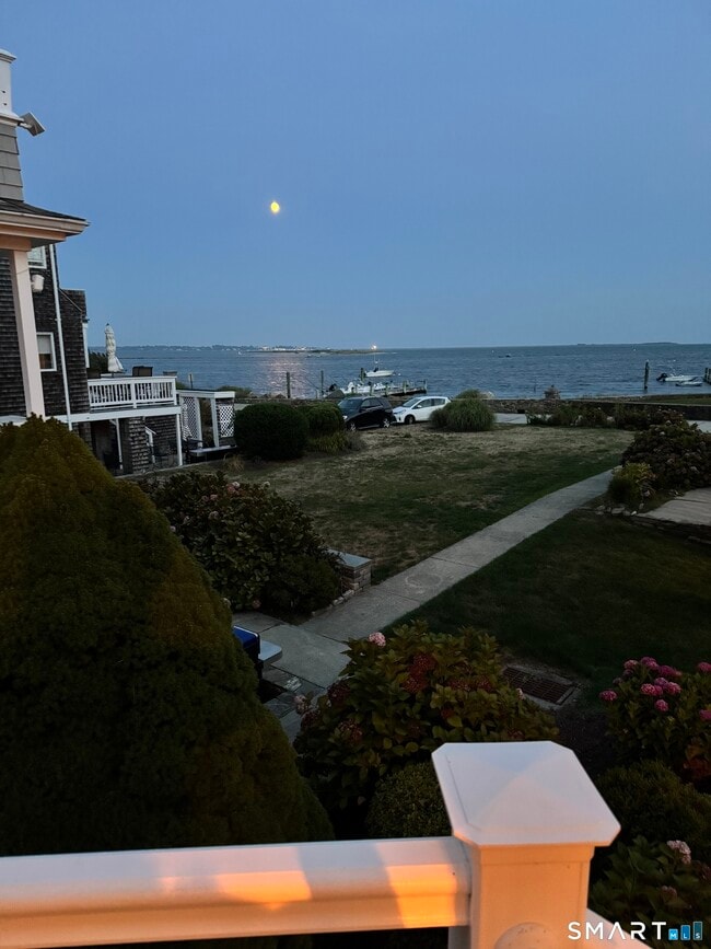 Building Photo - 2 Miller St