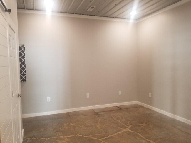 Building Photo - 6047-E Wayne Memorial Drive