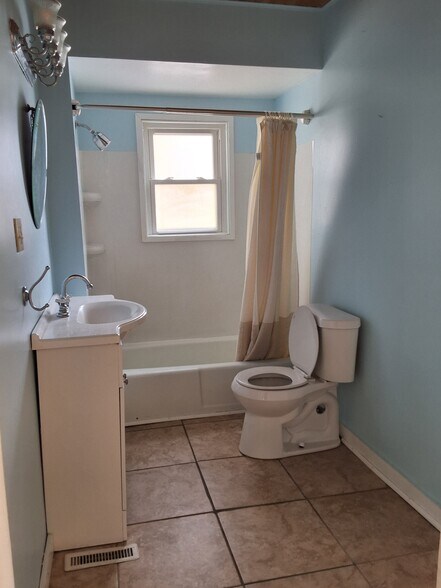 Building Photo - 1103 Market St