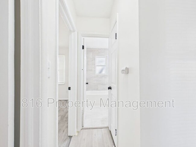 Building Photo - 5017 Dodson Ave