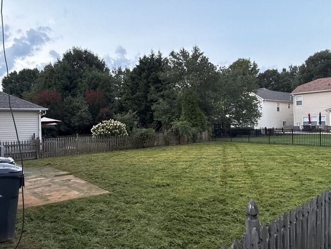 Building Photo - Spacious 4BR/2.5BA Home located in Berewick