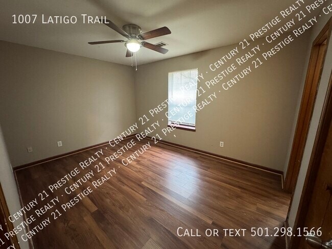 Building Photo - 1007 Latigo Trail