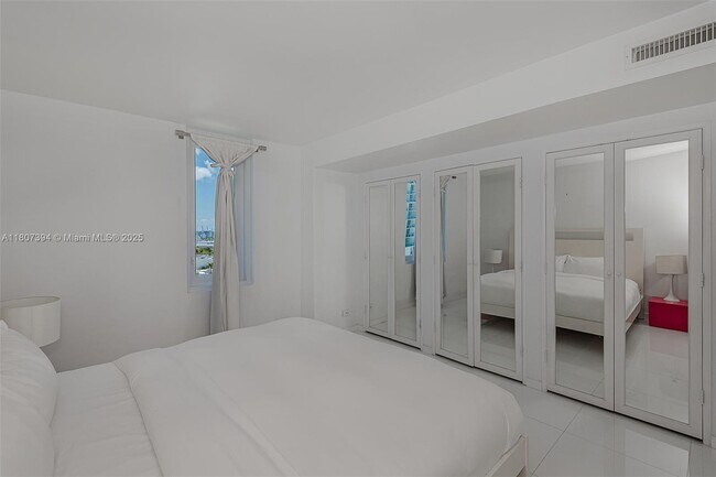 Building Photo - 2301 Collins Ave