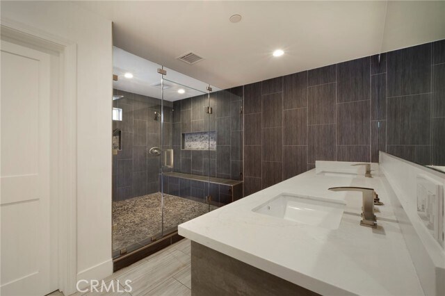 Building Photo - 305 La Jolla Dr