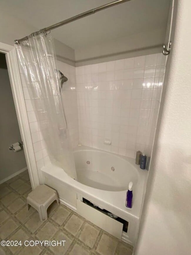 Building Photo - Stunning 3 Bed/2.5 Bath Eagle River Townho...