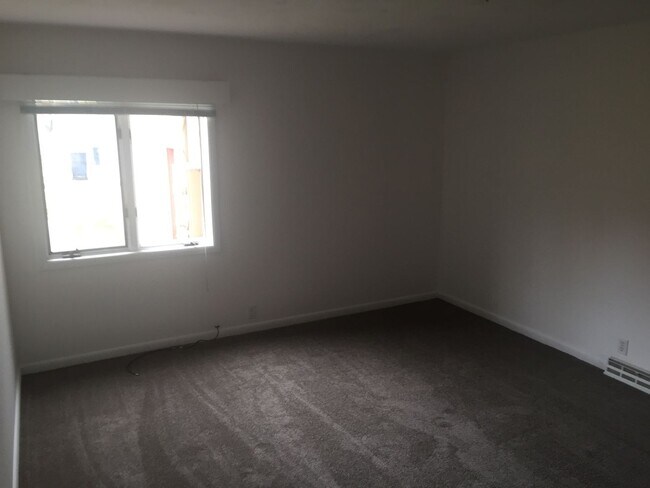 Building Photo - 516 N Willson Ave