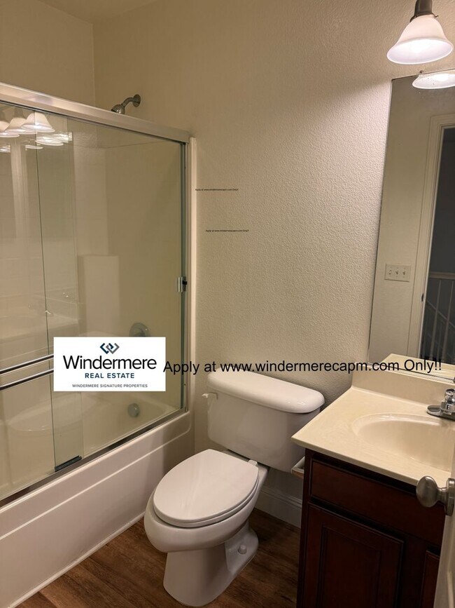 Building Photo - Hampton Village Beauty, A Very Desired Floor Plan!