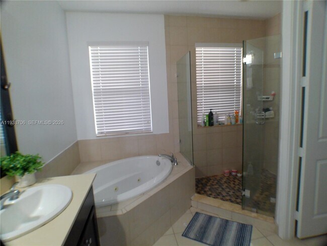 Building Photo - 3308 W 95th Terrace