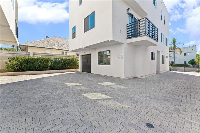 Building Photo - 4017 1/2 Mont Clair St-